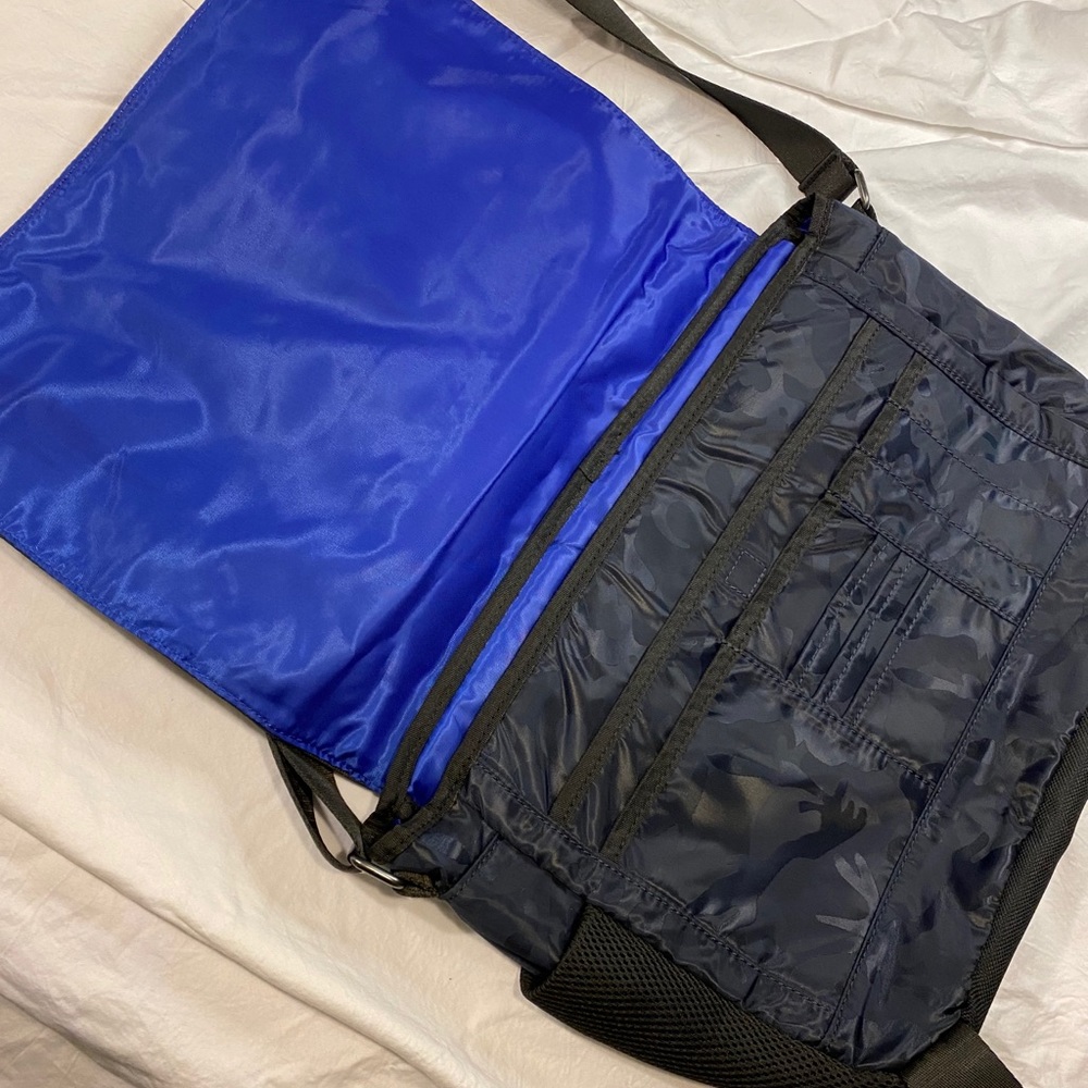 Bag - Picture 2 of 8